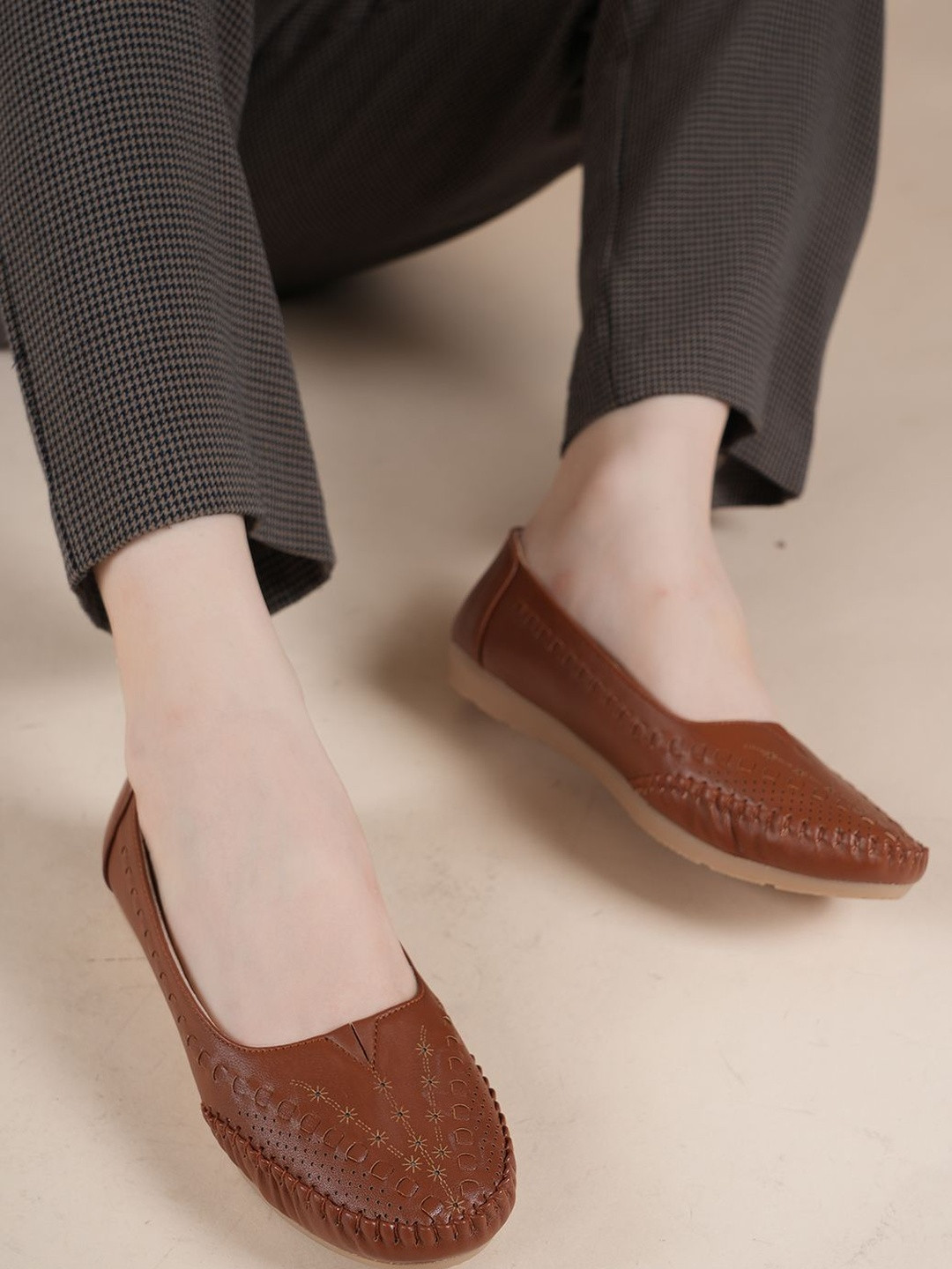 The Roadster Lifestyle Co Round Toe Slip-On Casual Bellies Mojaris