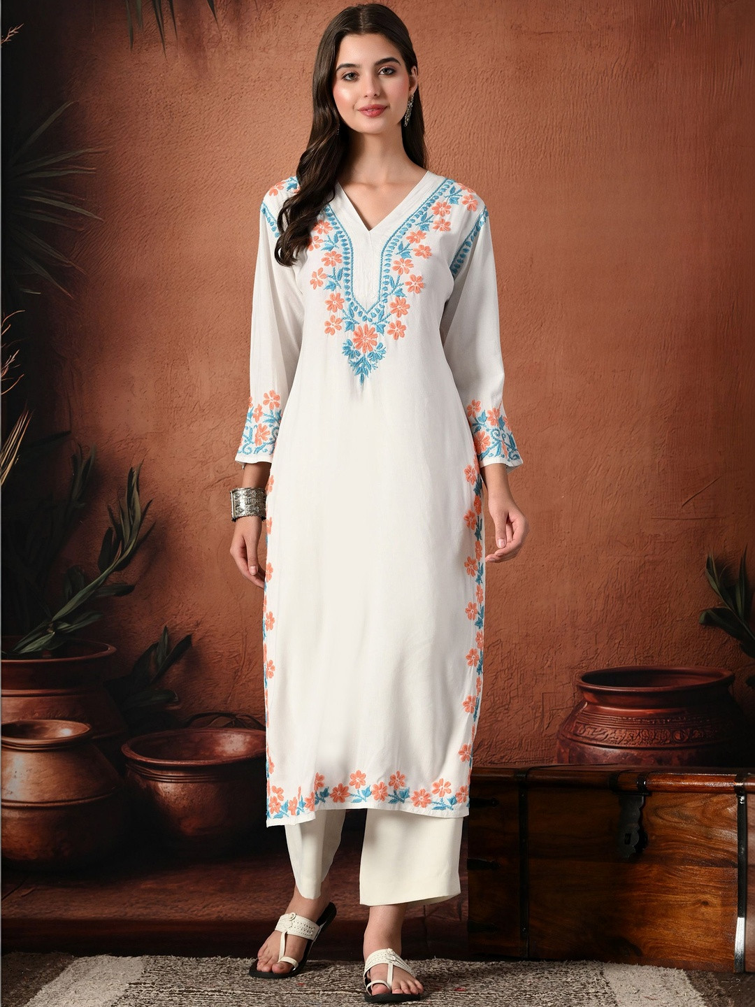 Syrish Women Floral Embroidered Thread Work Floral Handloom Kurta