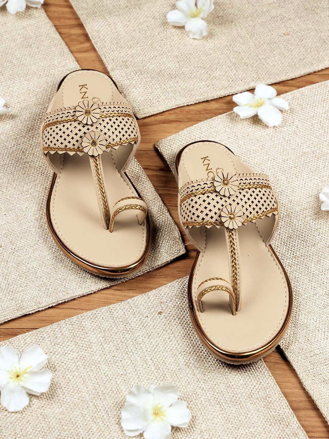 KNOKAP Women Textured Ethnic One Toe Flats