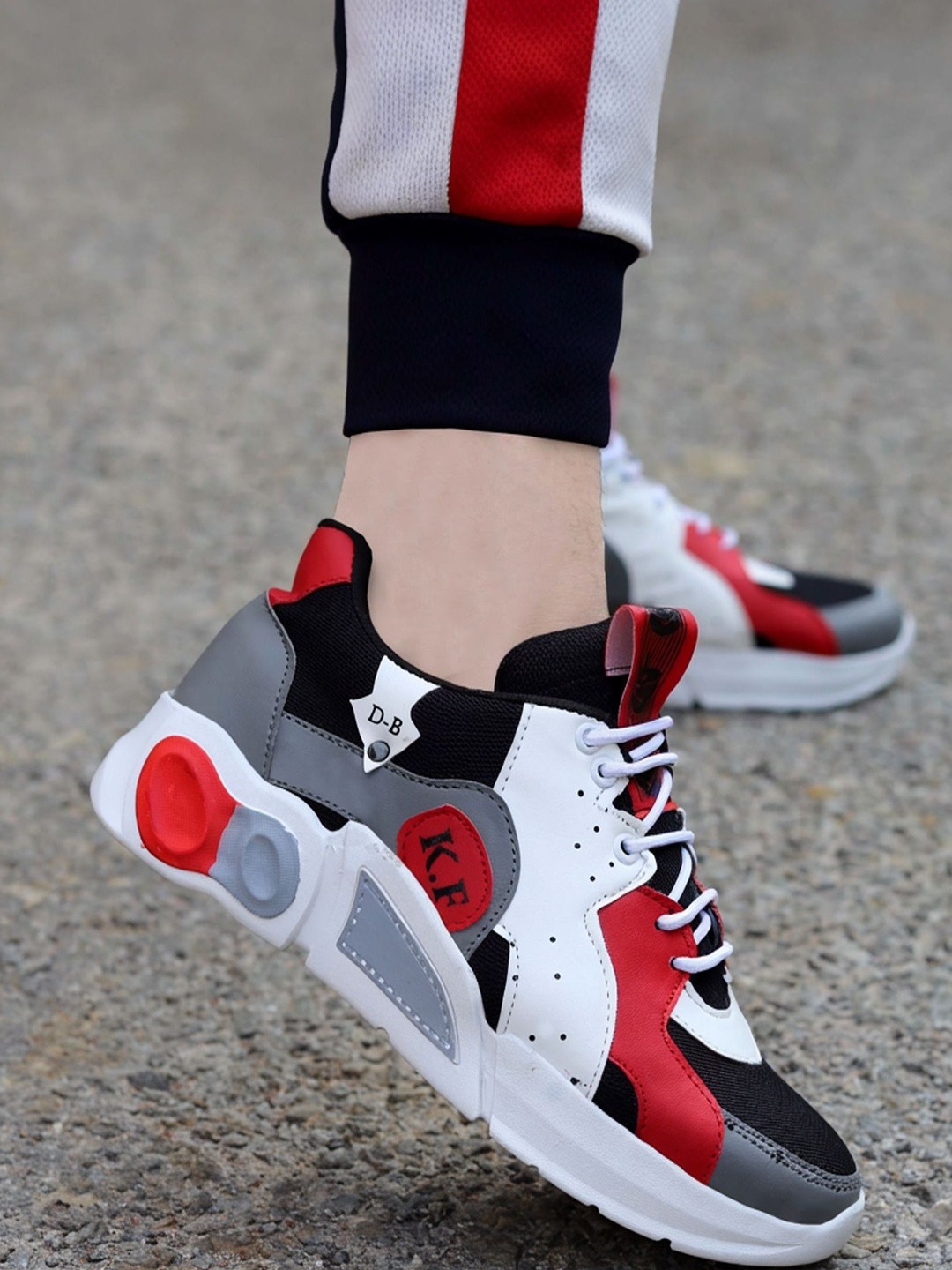 glitchez Men Colourblocked Sneakers