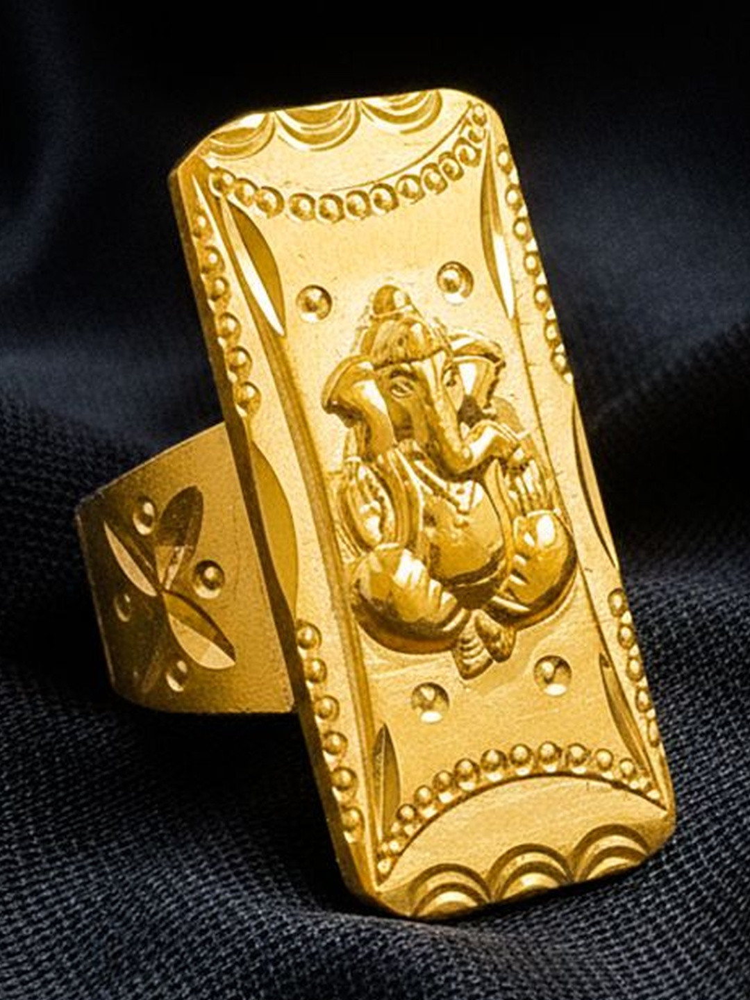 Saizen Men Gold-Plated Temple Finger Ring