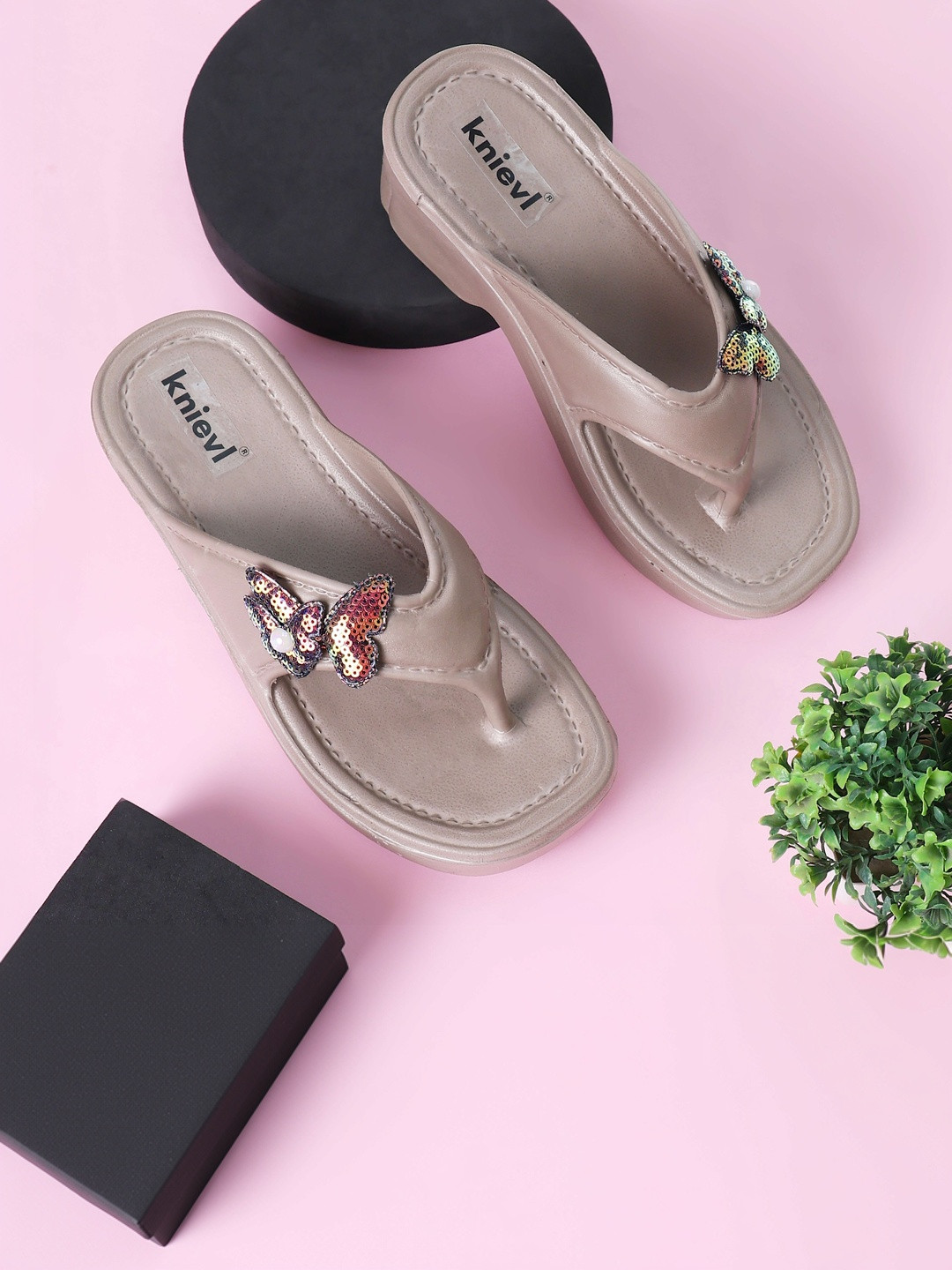 KNIEVL Women Embellished Thong Flip-Flops