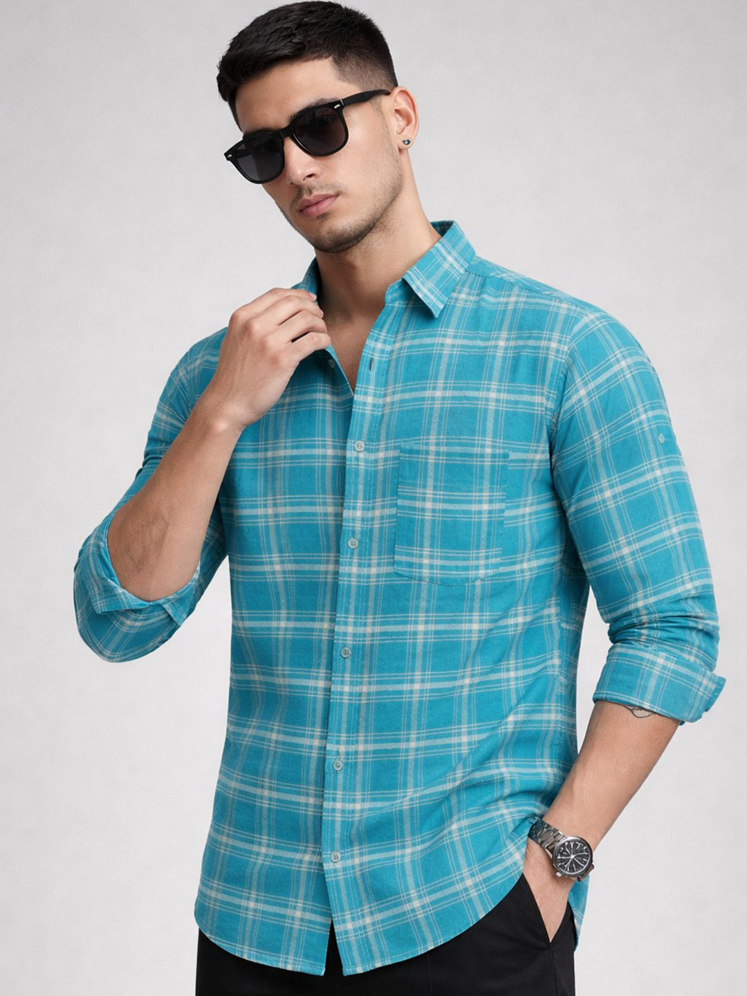 The Roadster Lifestyle Co Checked Spread Collar Slim Fit Shirt