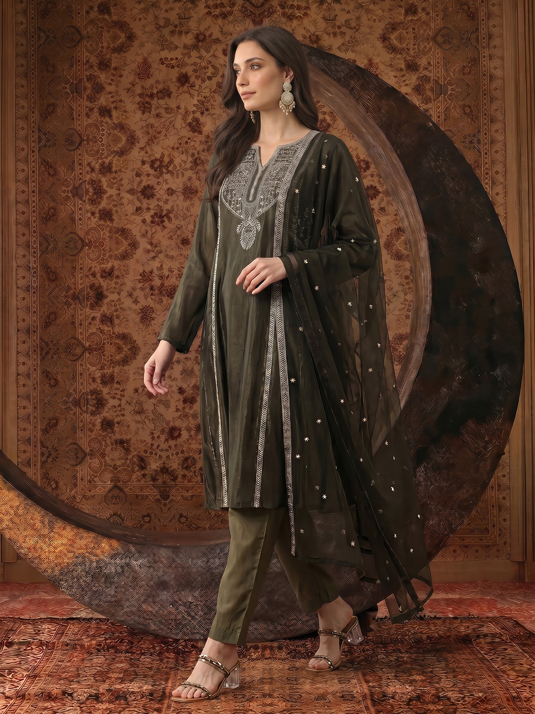 House of Pataudi Ethnic Motifs Embroidered Thread Work Jashn Kurta with Trousers & Dupatta
