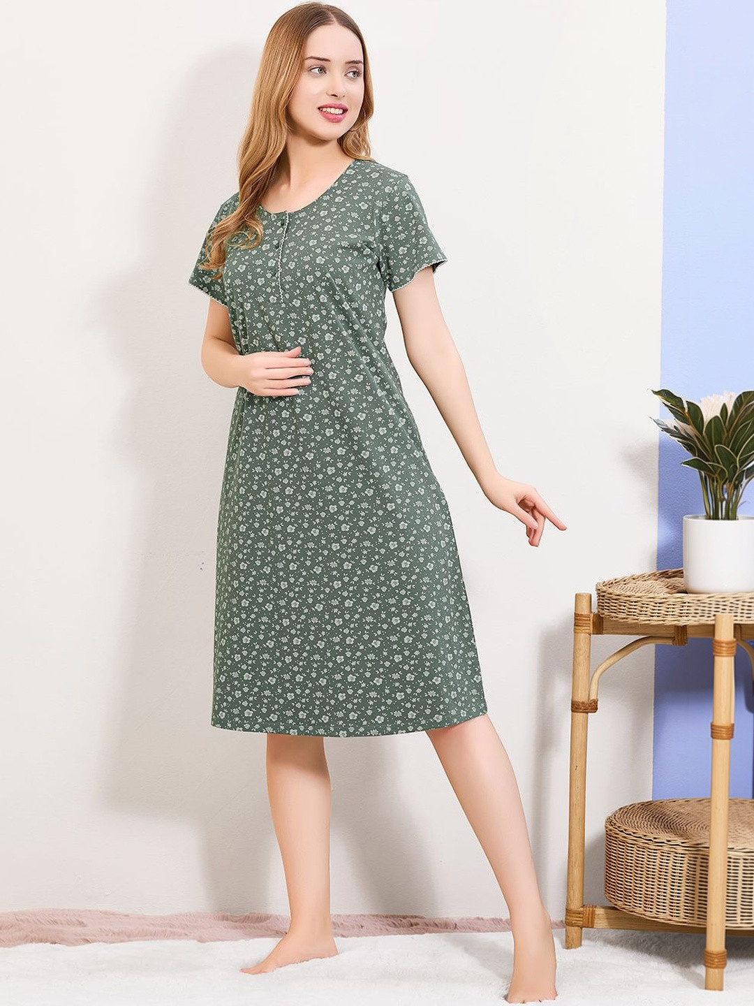 QUIRA Women Printed Nightdress