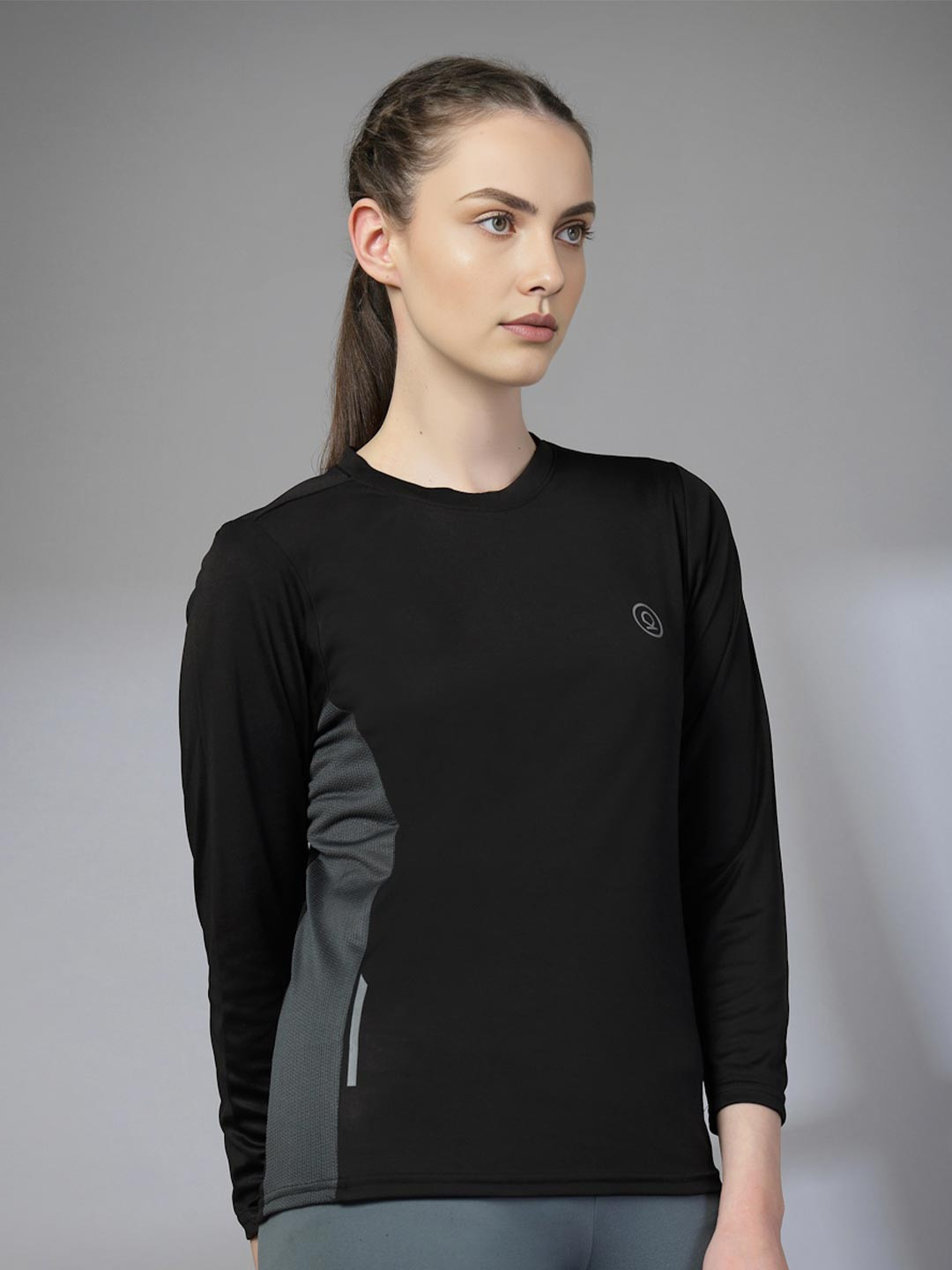 CHKOKKO Women Black & Grey Colourblocked Round Neck Yoga T-shirt