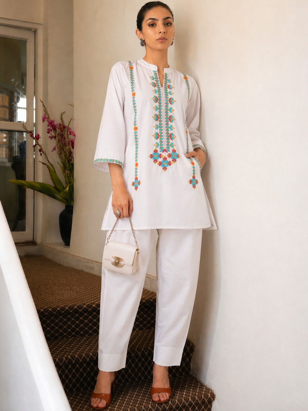 Shae by SASSAFRAS Women Ethnic Motifs Thread Work Pure Cotton Kurti & Farshi Trousers