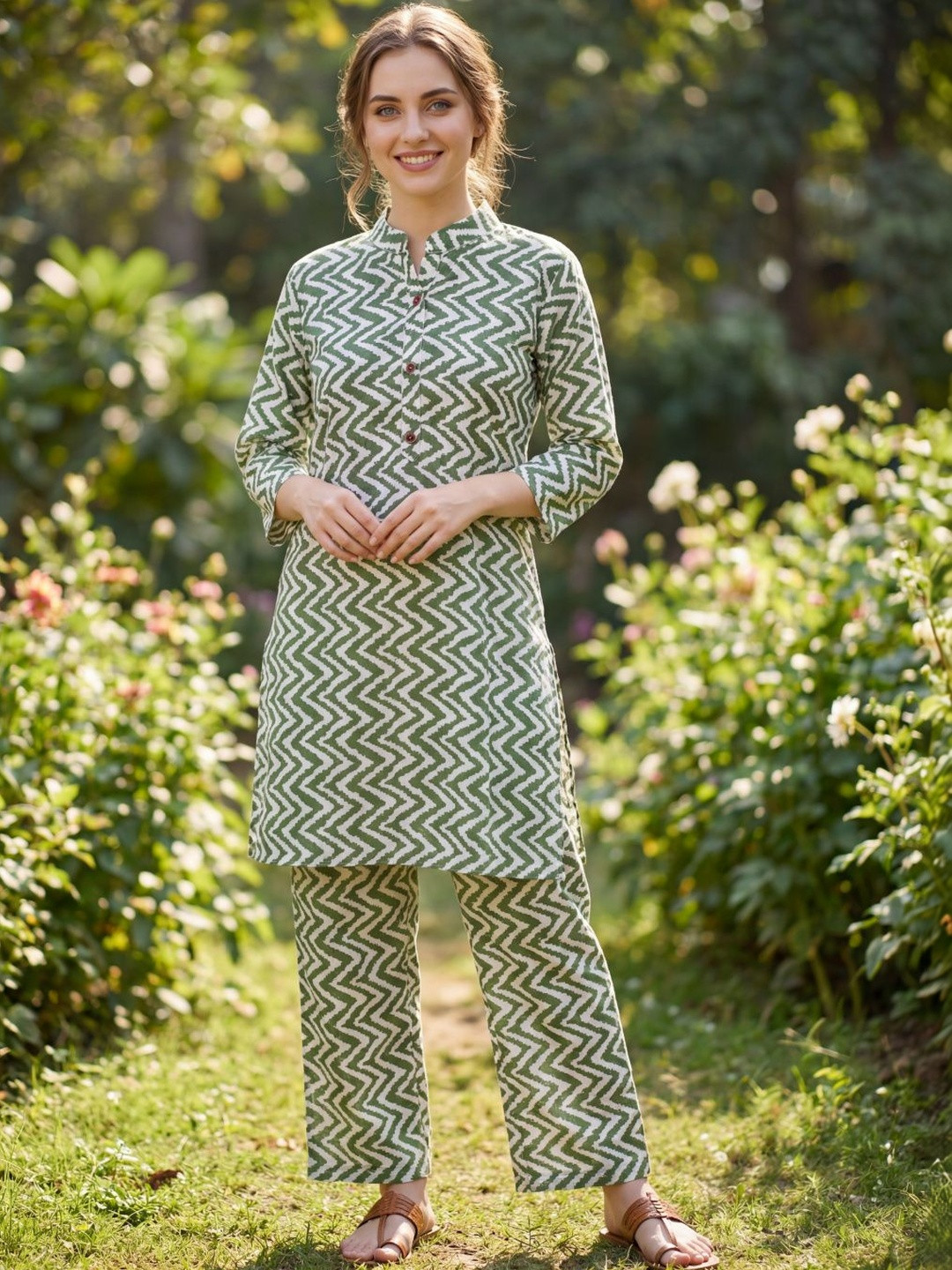 SAVYO Women Printed Regular Pure Cotton Kurta with Trousers