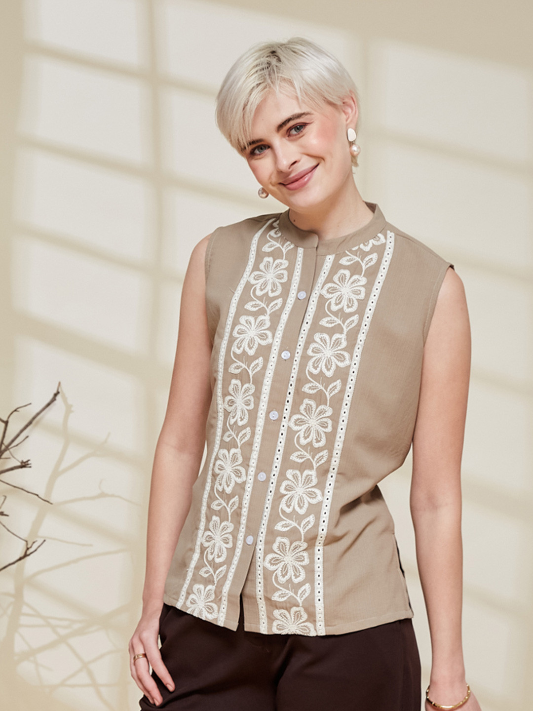 J Turritopsis Women Floral Embroidered Sleeveless Shirt