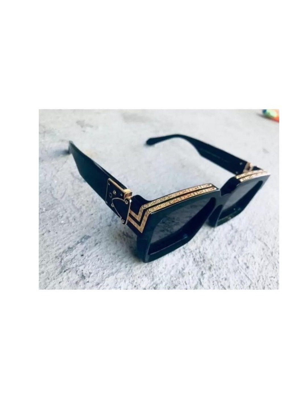 Artrue Unisex Black Lens & Gold-Toned Oversized Sunglasses with