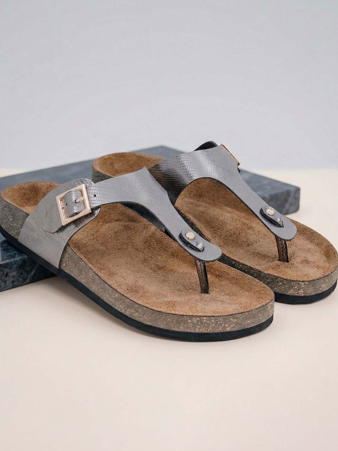 LYDC Women Metallic T-Strap Flat Sandals with Buckle Detail