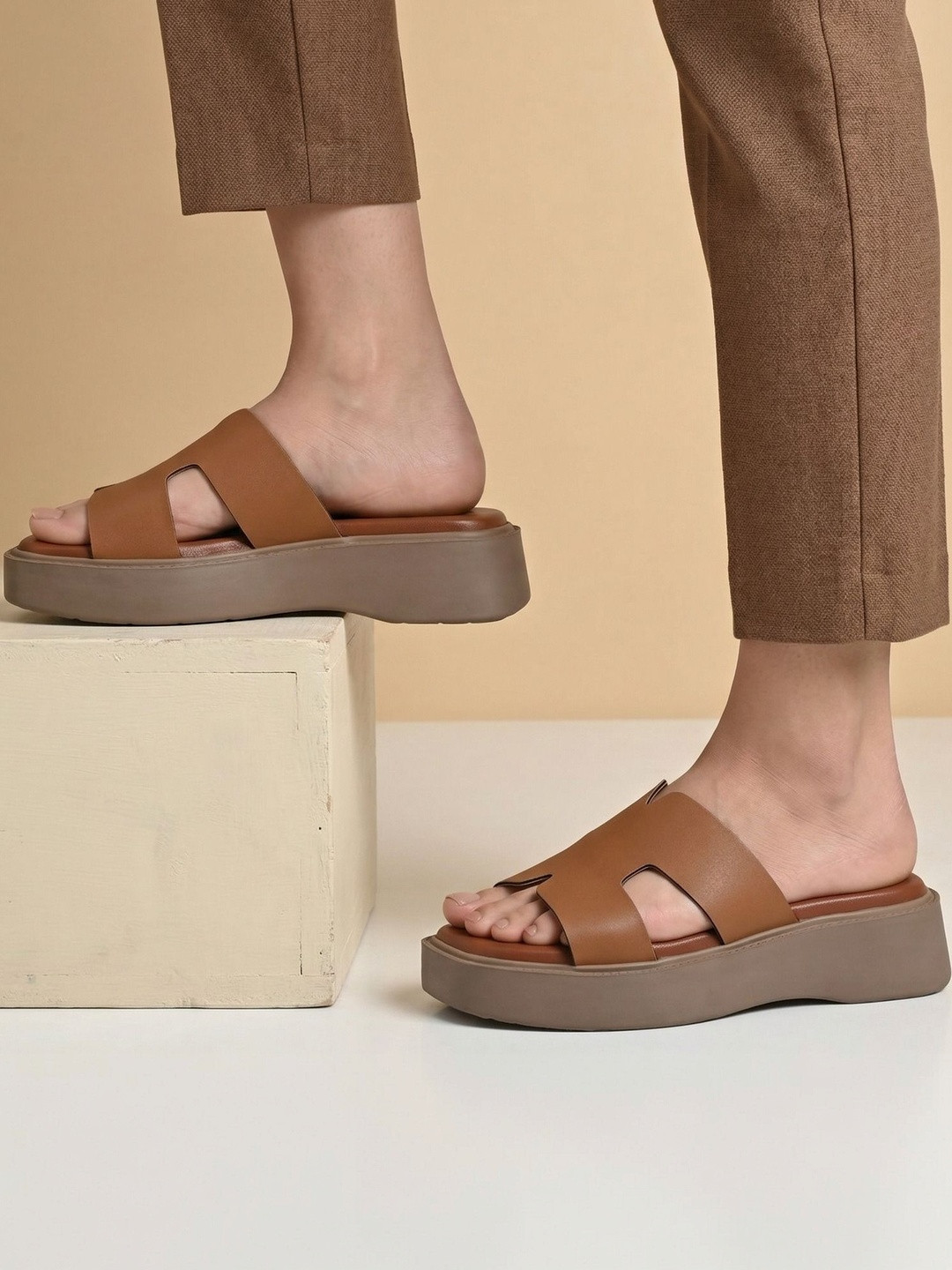 El Paso Platform Sandals