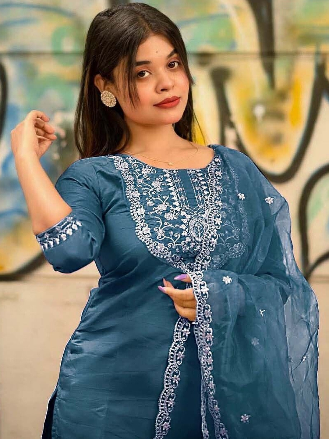 VIVISHA Women Floral Embroidered Kurti with Trousers & With Dupatta