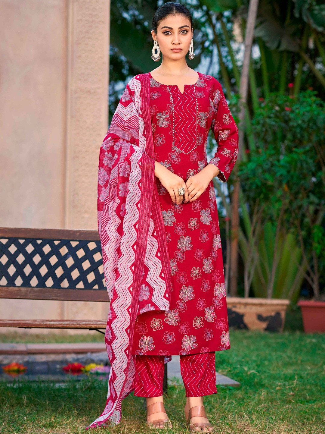AMRUTVARSHA CREATION Women Floral Printed Regular Gotta Patti Pure Cotton Kurta with Palazzos & With Dupatta