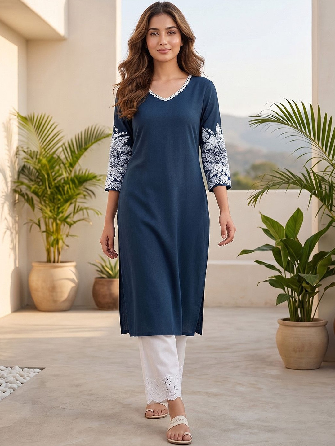 Varanga Women Embroidered Kurta