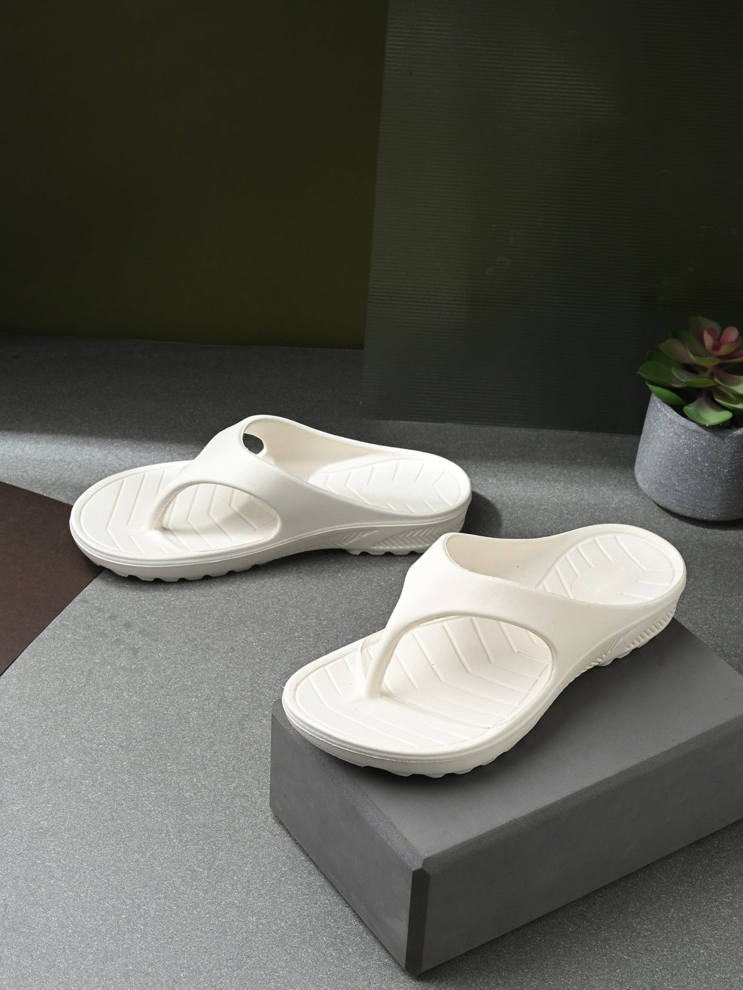 DressBerry Women Thong Flip-Flops