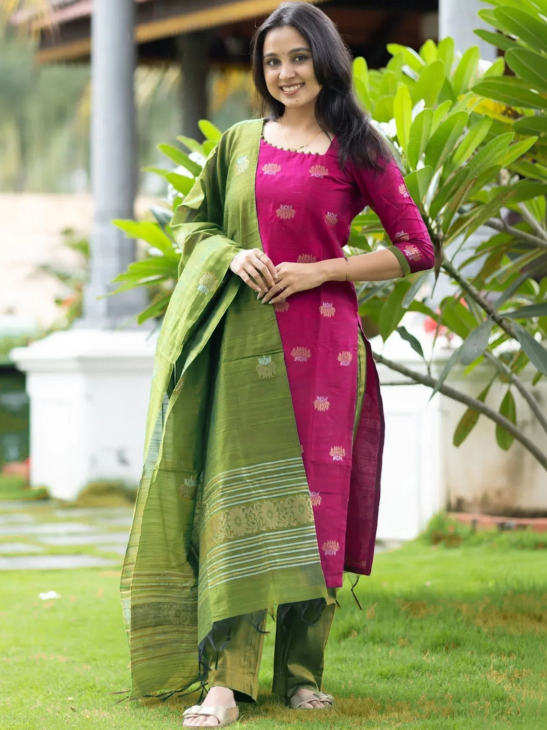 Moda Rapido Women Ethnic Motifs Printed Regular Straight Kurta With Trousers & Dupatta