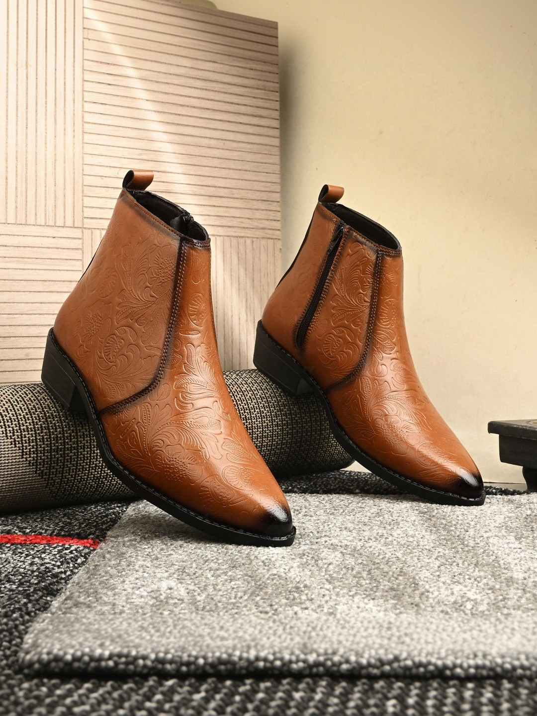 XTOON Men Textured Chelsea Boots