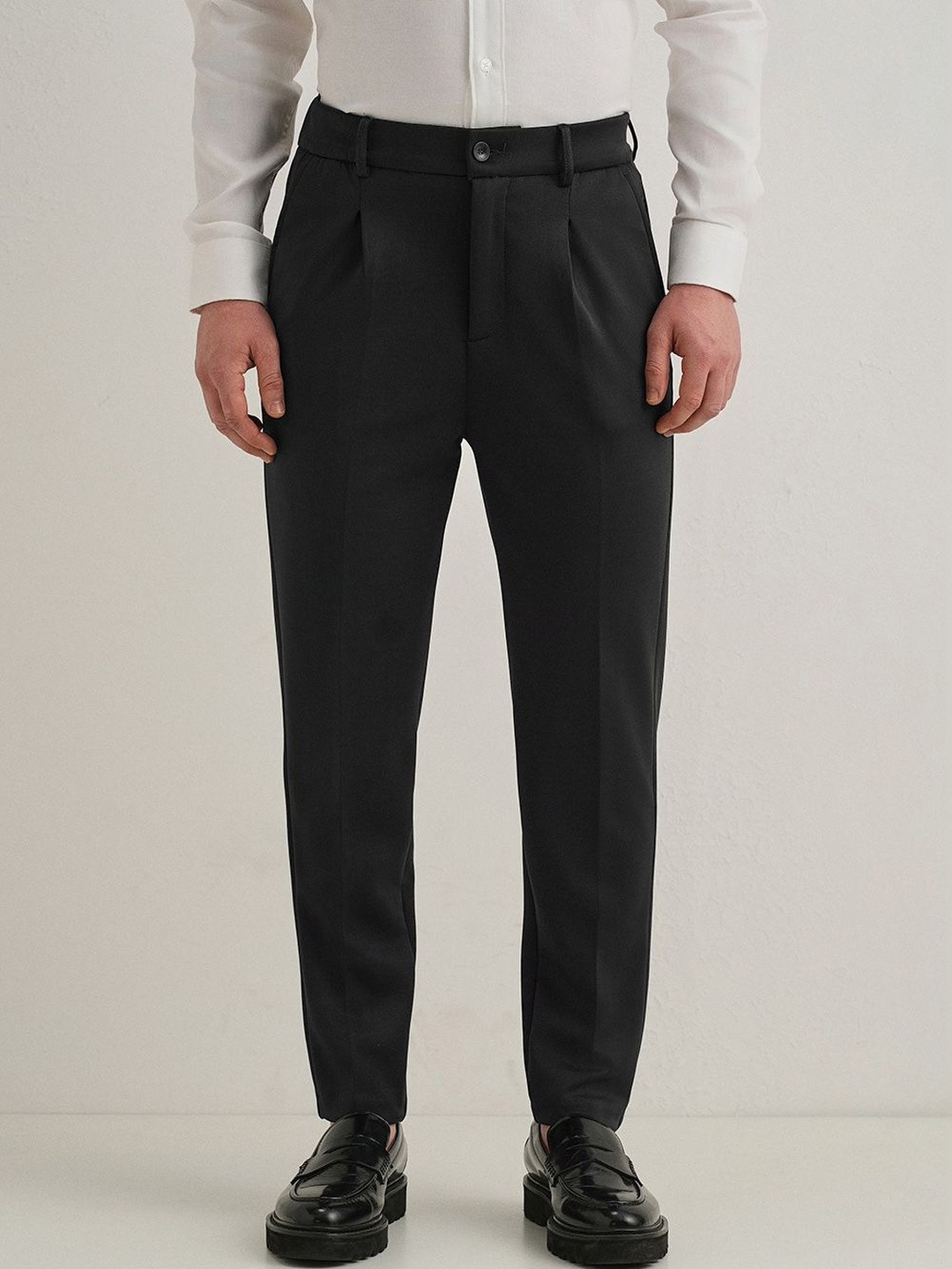 Banana Club Men Green Relaxed Fit Pleated Trousers