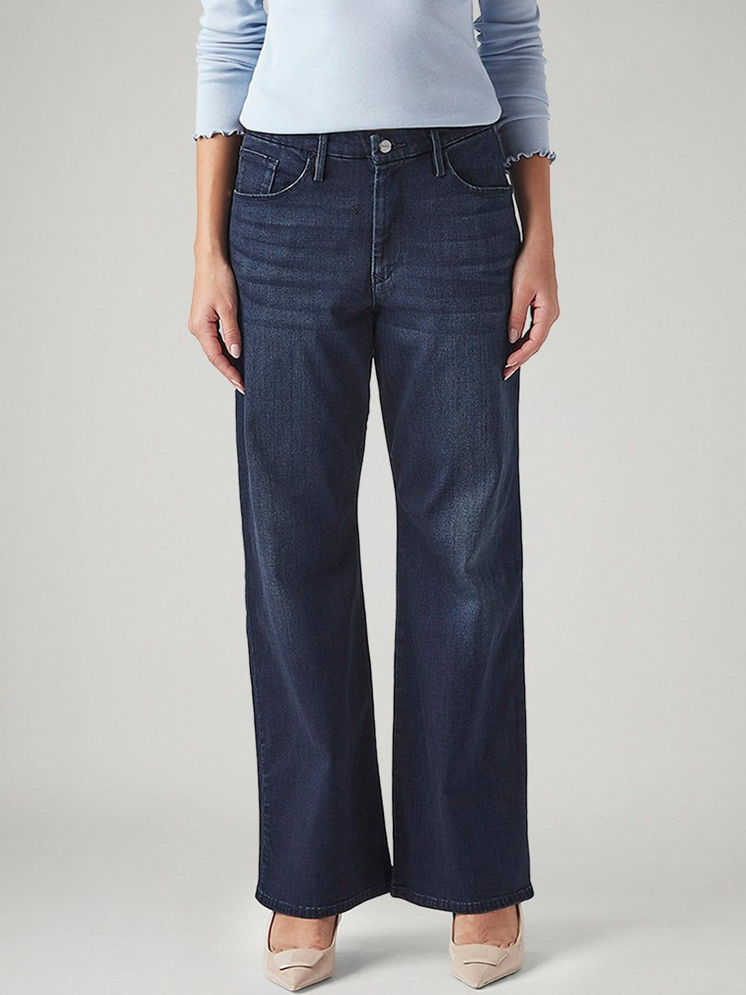 Levis Women Classic Bootcut Mid-Rise Light Fade Stretchable Jeans