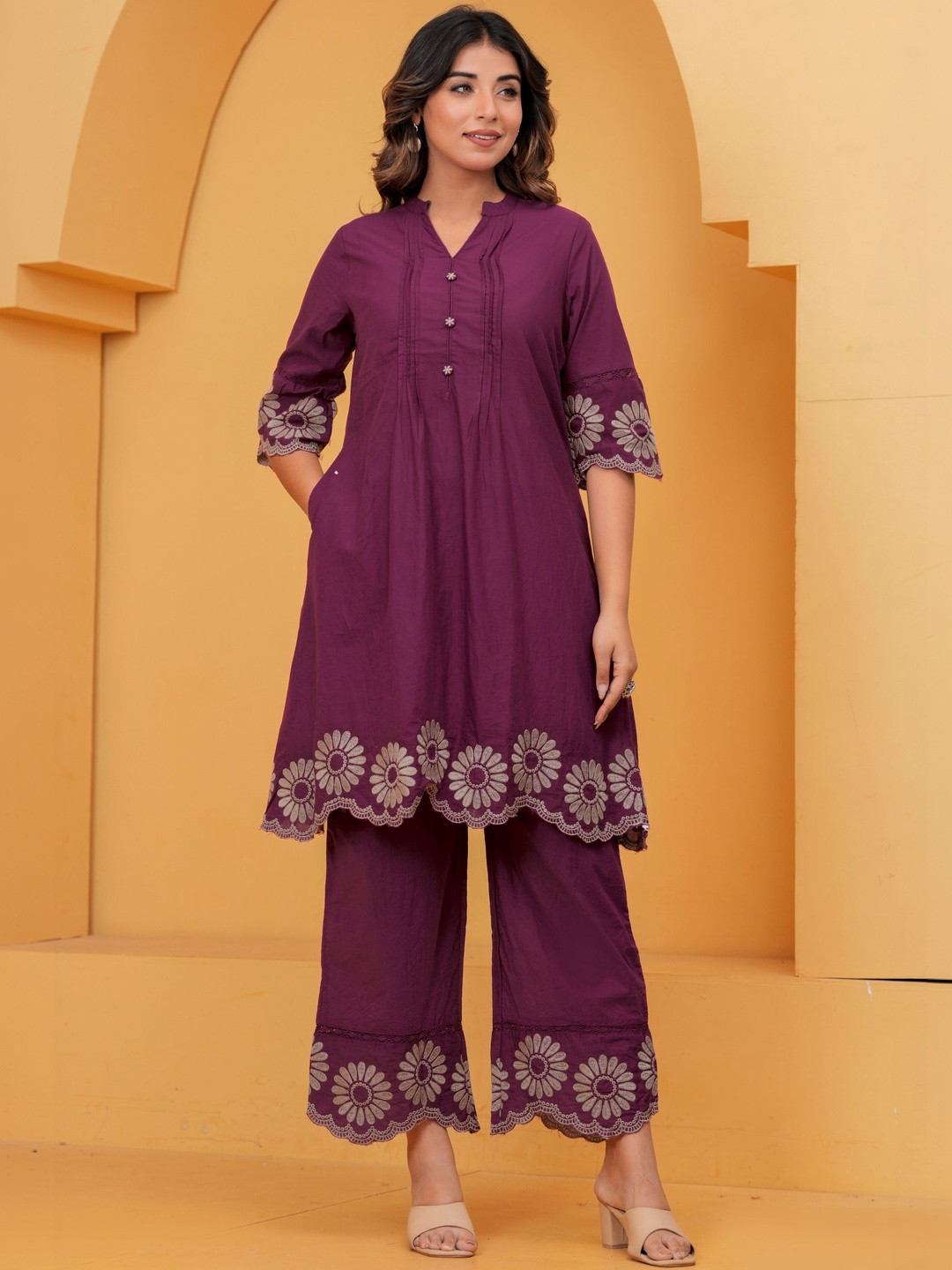 GHUMMAN SONAKSHI Women Embroidered Regular Thread Work Pure Cotton Kurta with Palazzos