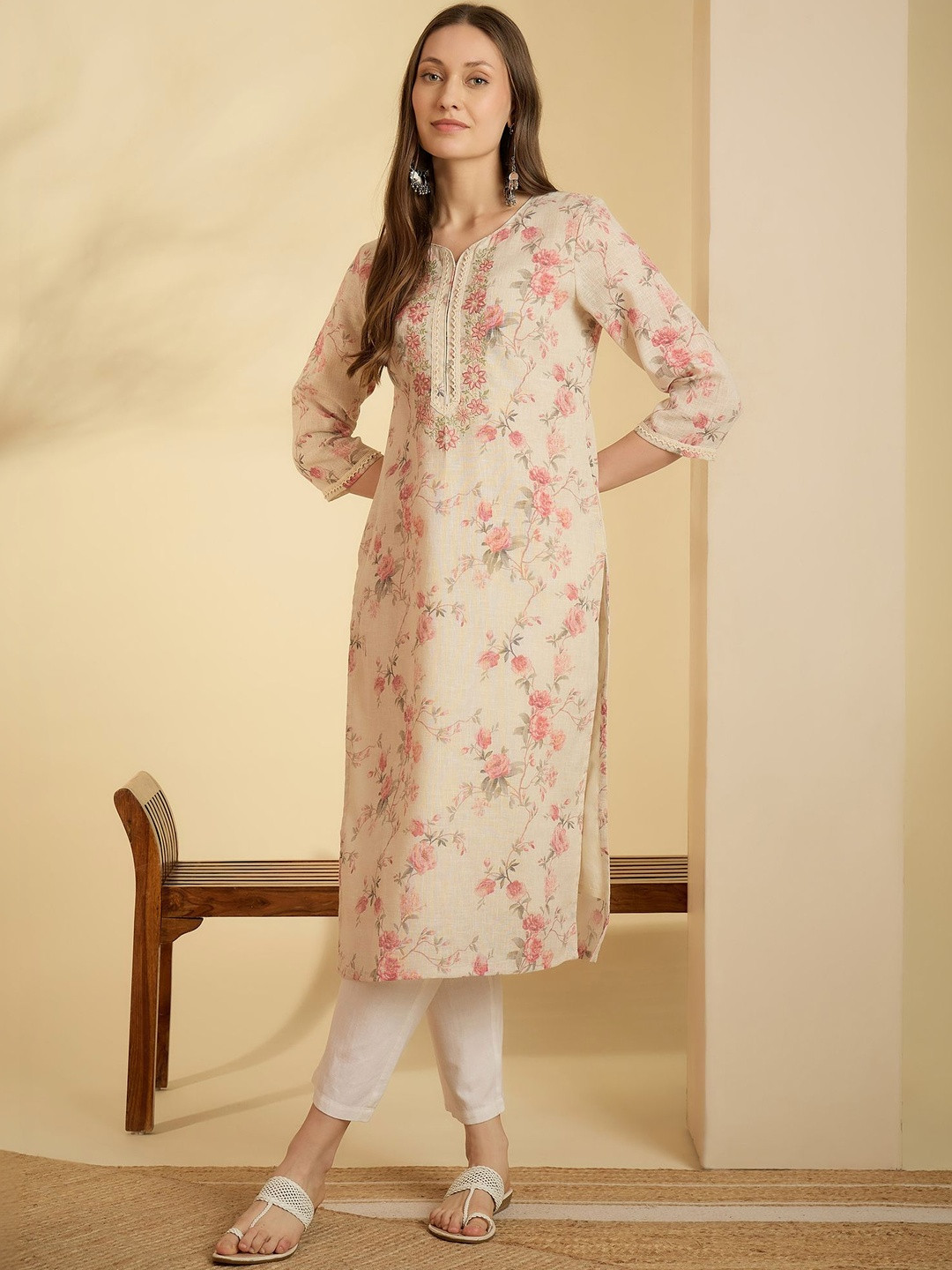 Anouk Women Floral Embroidered Thread Work Kurta
