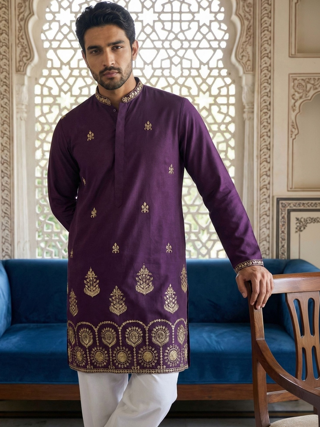 Jompers Men Floral Embroidered Short Kurta