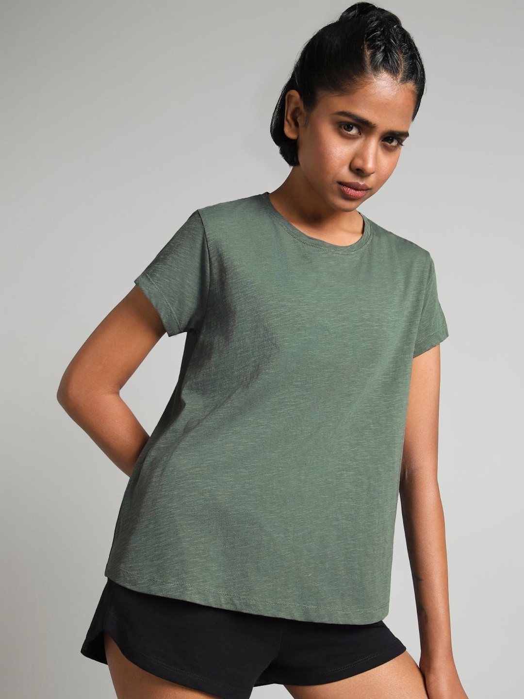 CULT Women's Green Flow Form Yoga T-shirt