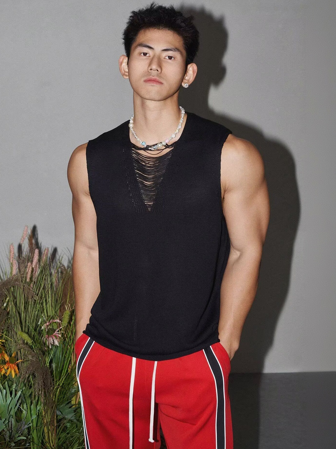 Suo Men V-Neck Cut Outs T-shirt