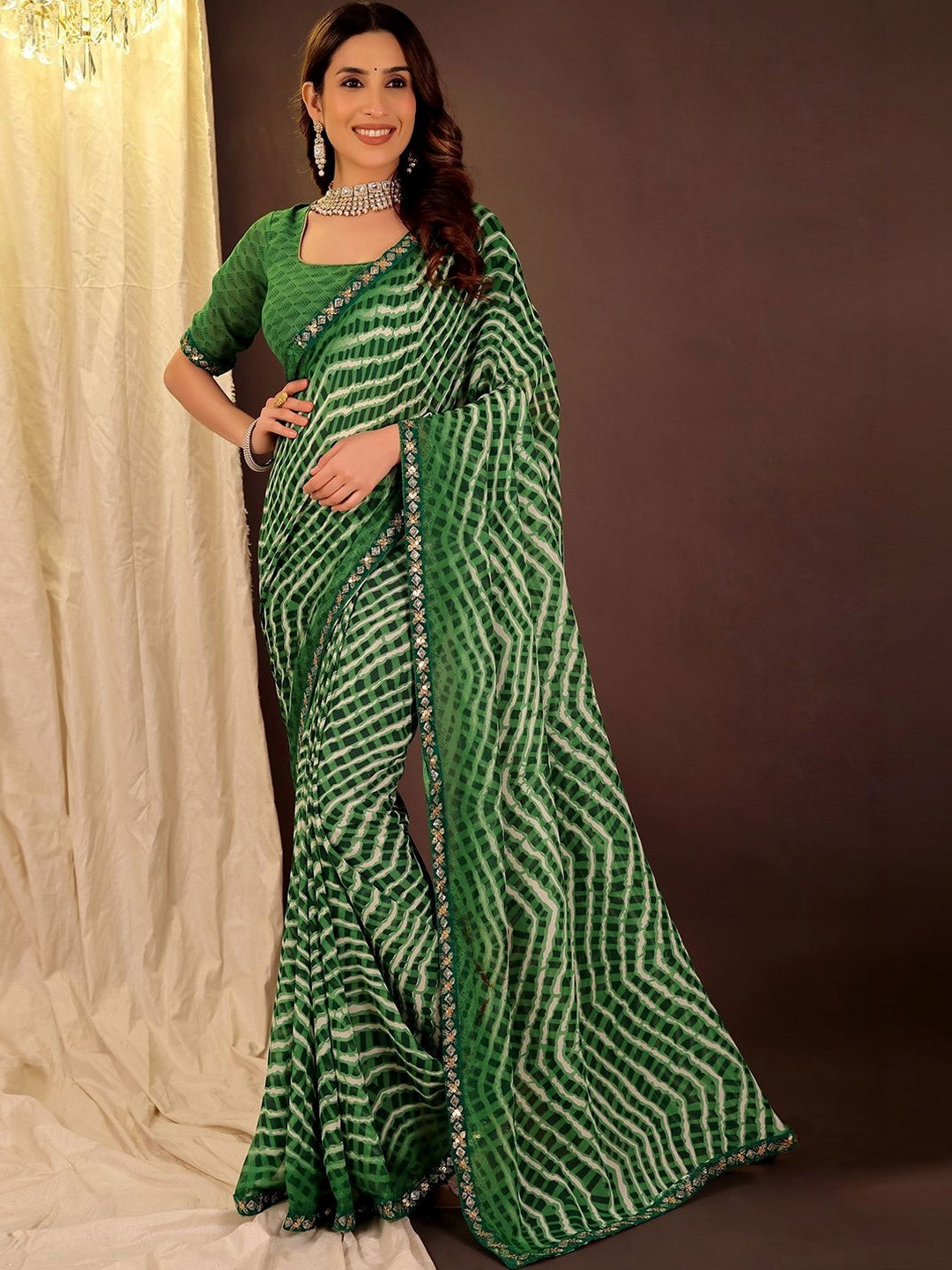 YUGAVEERAA Floral Poly Georgette Saree