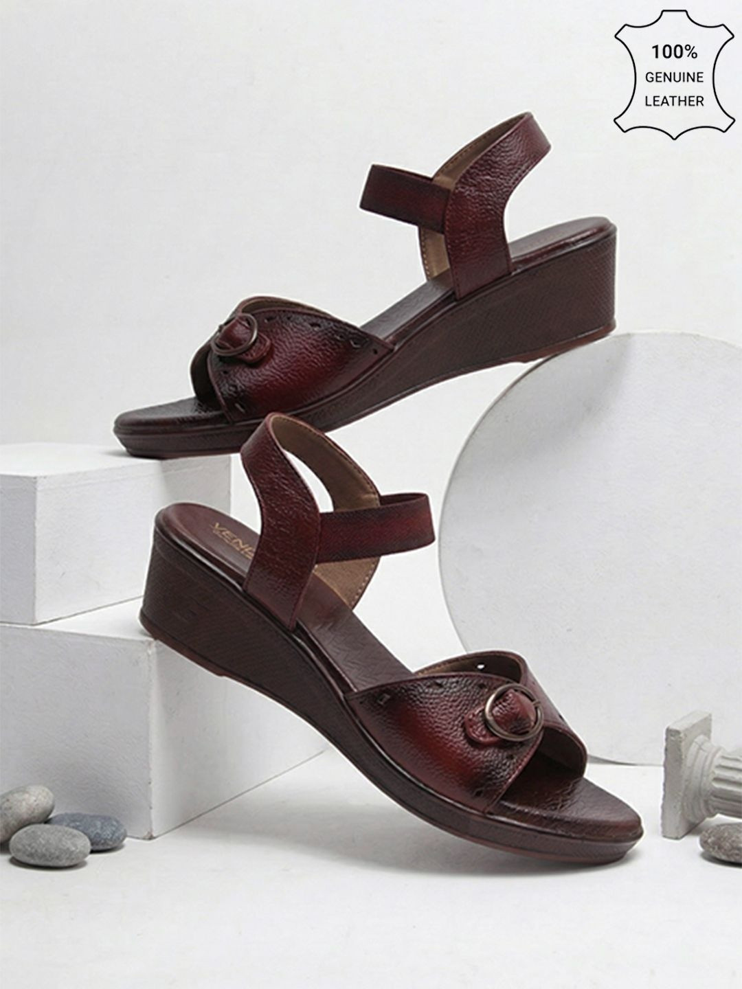 VENDOZ Textured Leather Wedge with