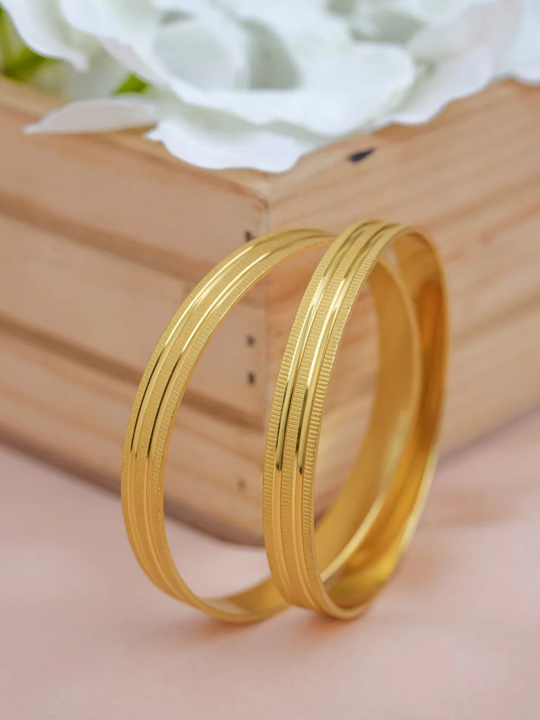 Zeraki Jewels Set Of 2 Textured Gold-Plated Bangles