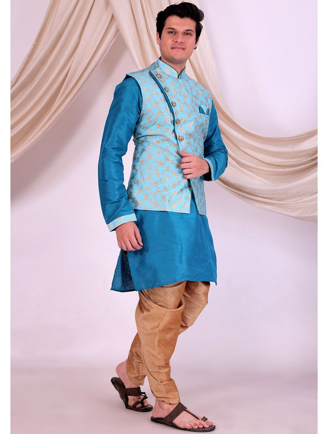 Desibutik Embroidered Mandarin Collar Sherwani