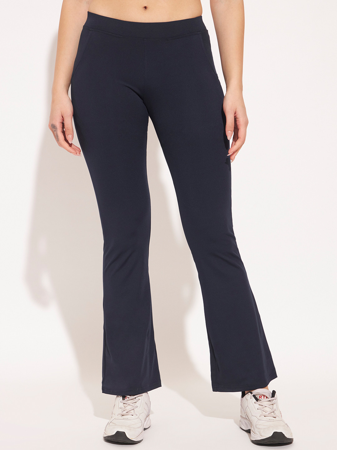 VOGAAN Straight Fit Mid-Rise Flared Tights