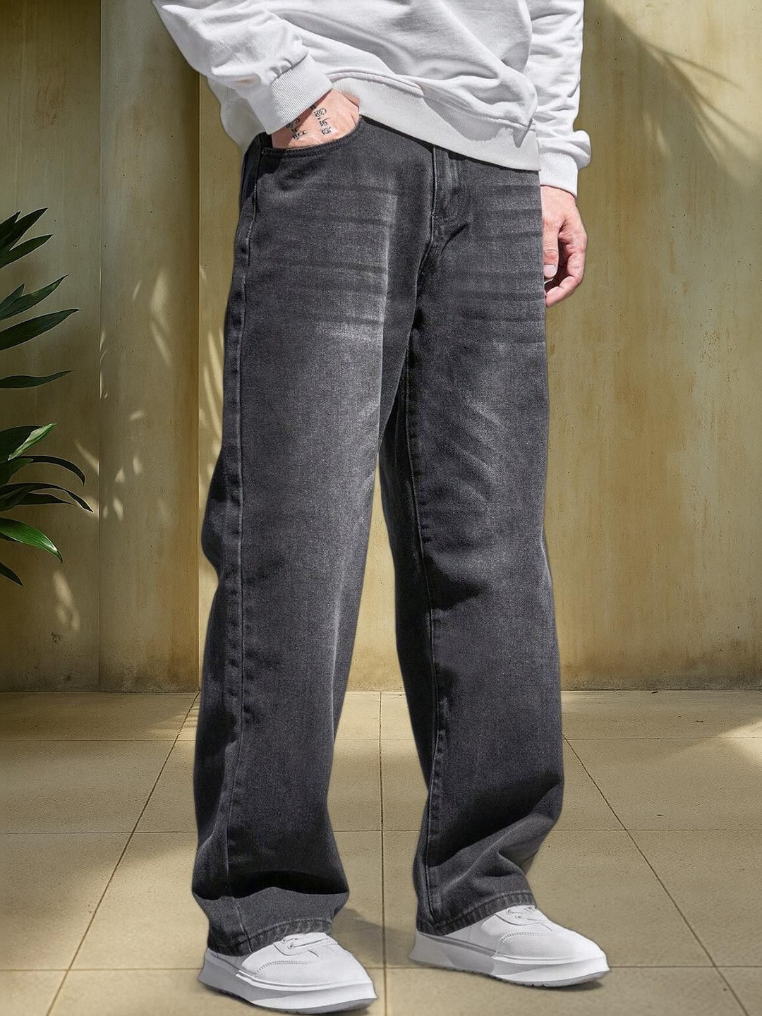 MAAHIT Men Relaxed Fit Mid-Rise Jeans