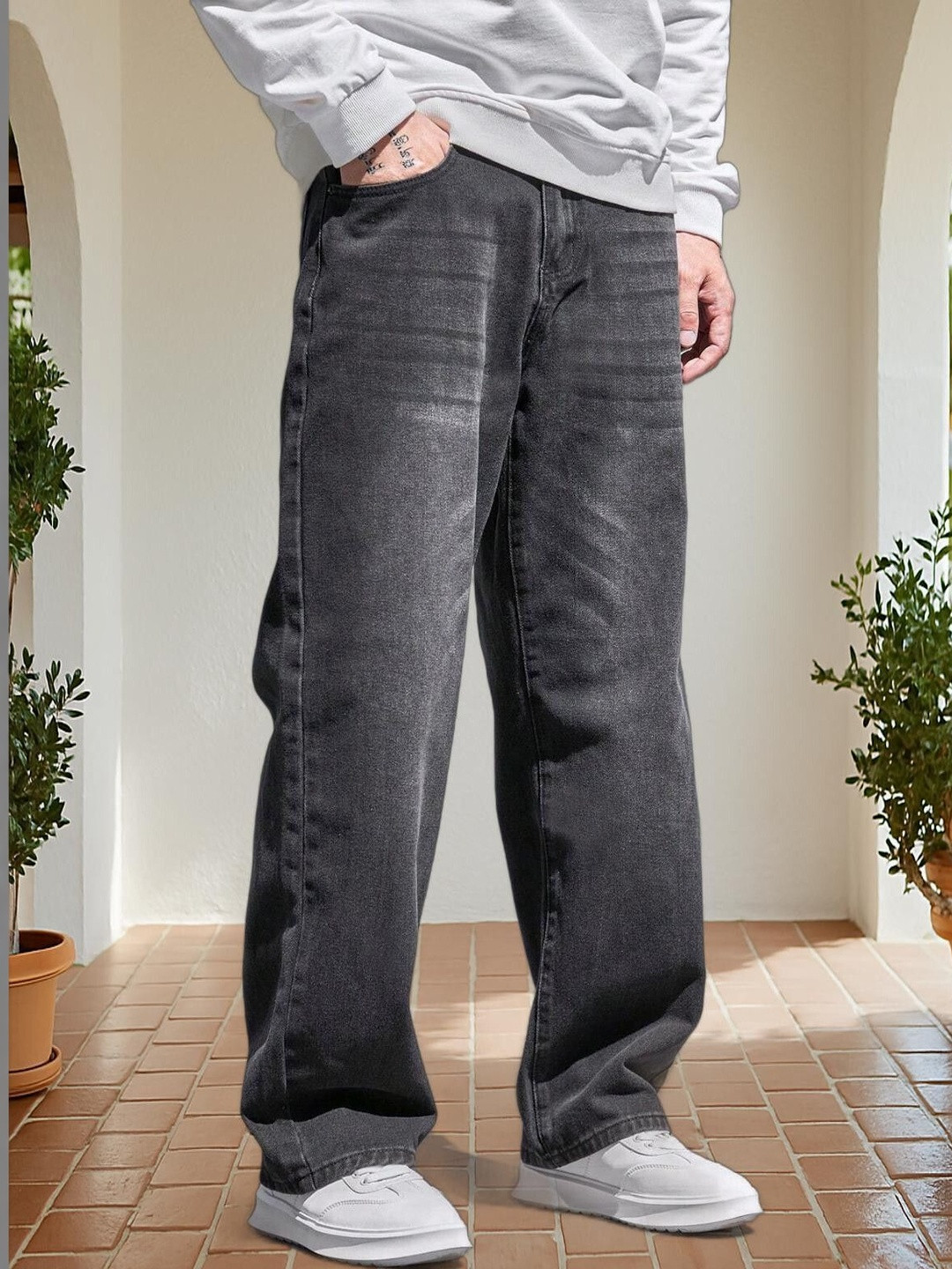 MAAHIT Men Relaxed Fit Mid-Rise Jeans