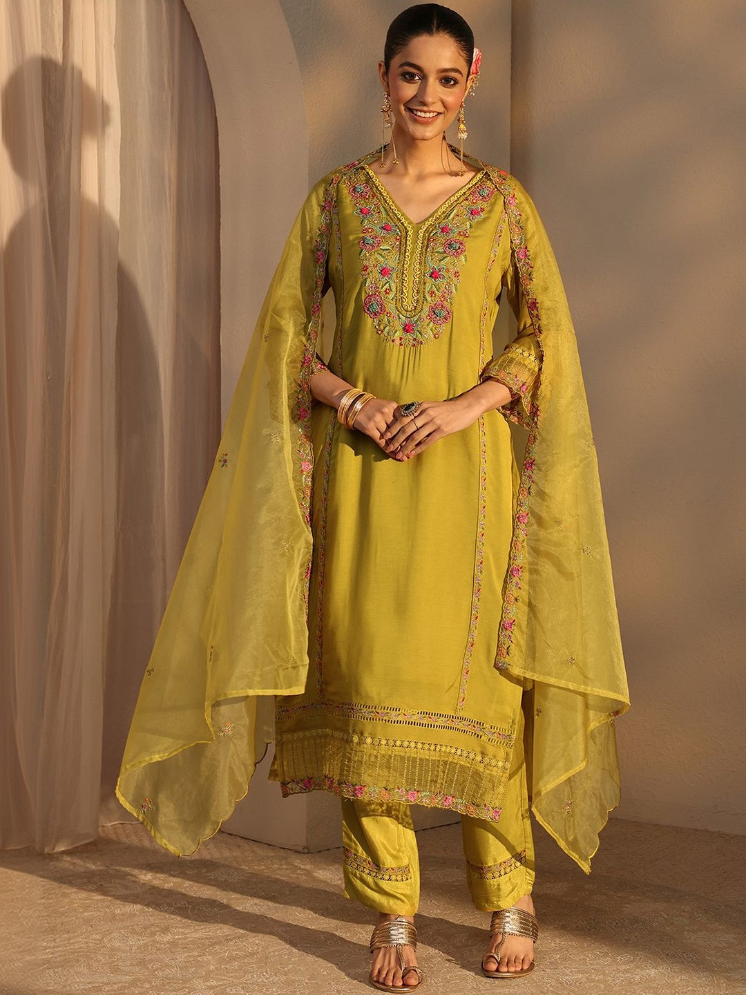Libas Women Ethnic Motifs Embroidered Regular Kurta with Trousers & With Dupatta