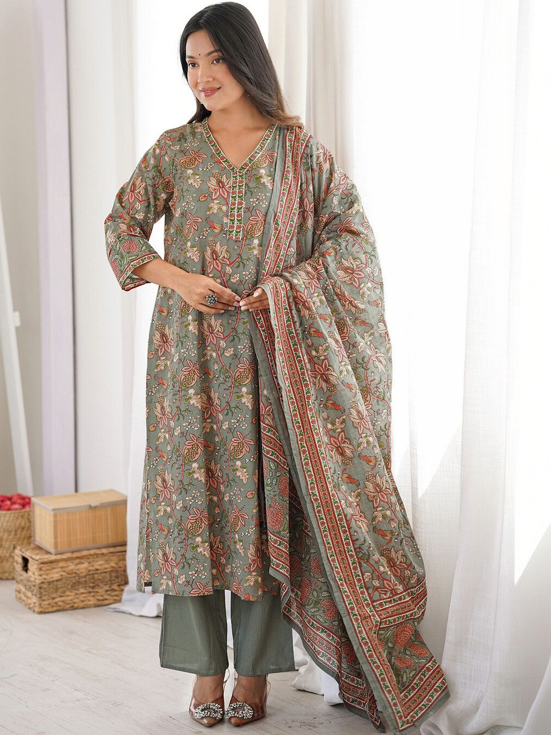 SANISA Women Printed Regular Kurta with Trousers & With Dupatta