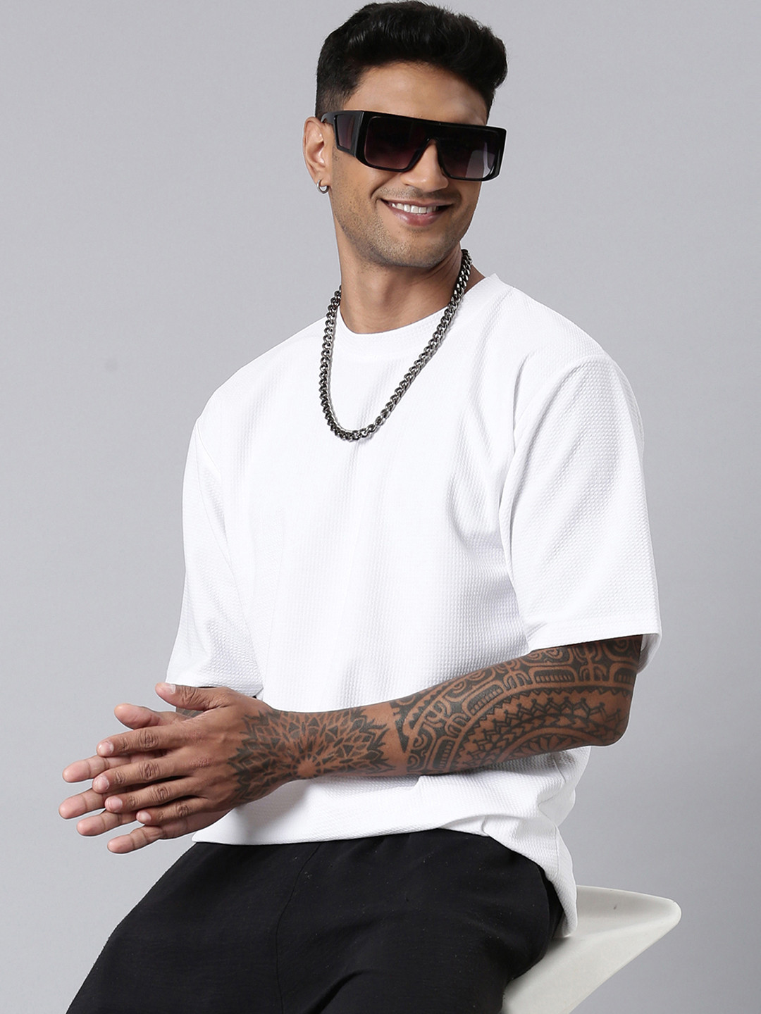 LEWEL Men Solid Round Neck Oversized T-shirt