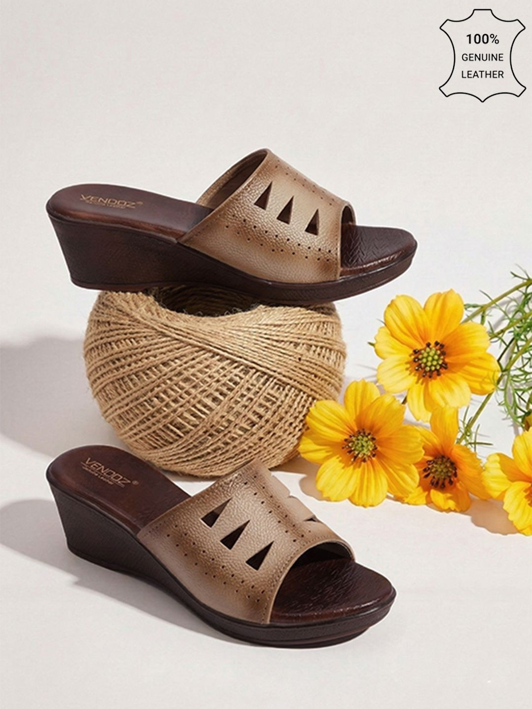 VENDOZ Leather Wedge with