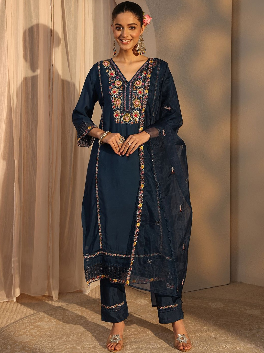 Libas Women Ethnic Motifs Embroidered Regular Kurta with Trousers & With Dupatta