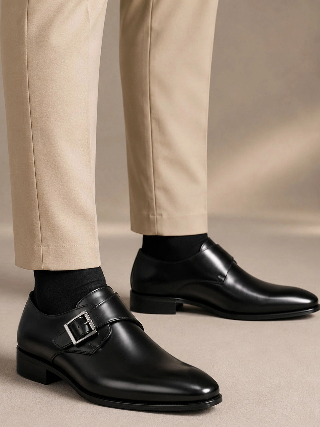 Layasa Men Pointed Toe Buckle Formal Monks