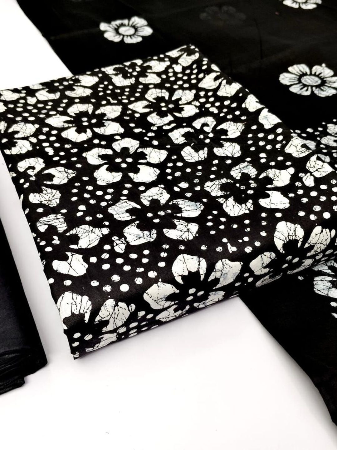 Keshar Printed Pure Cotton Unstitched Dress Material