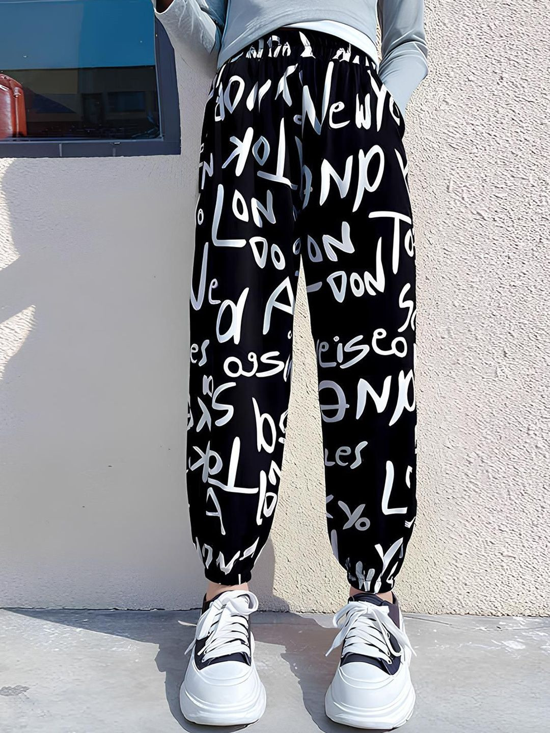 MULTIWA Women Printed Relaxed High-Rise Joggers Trousers
