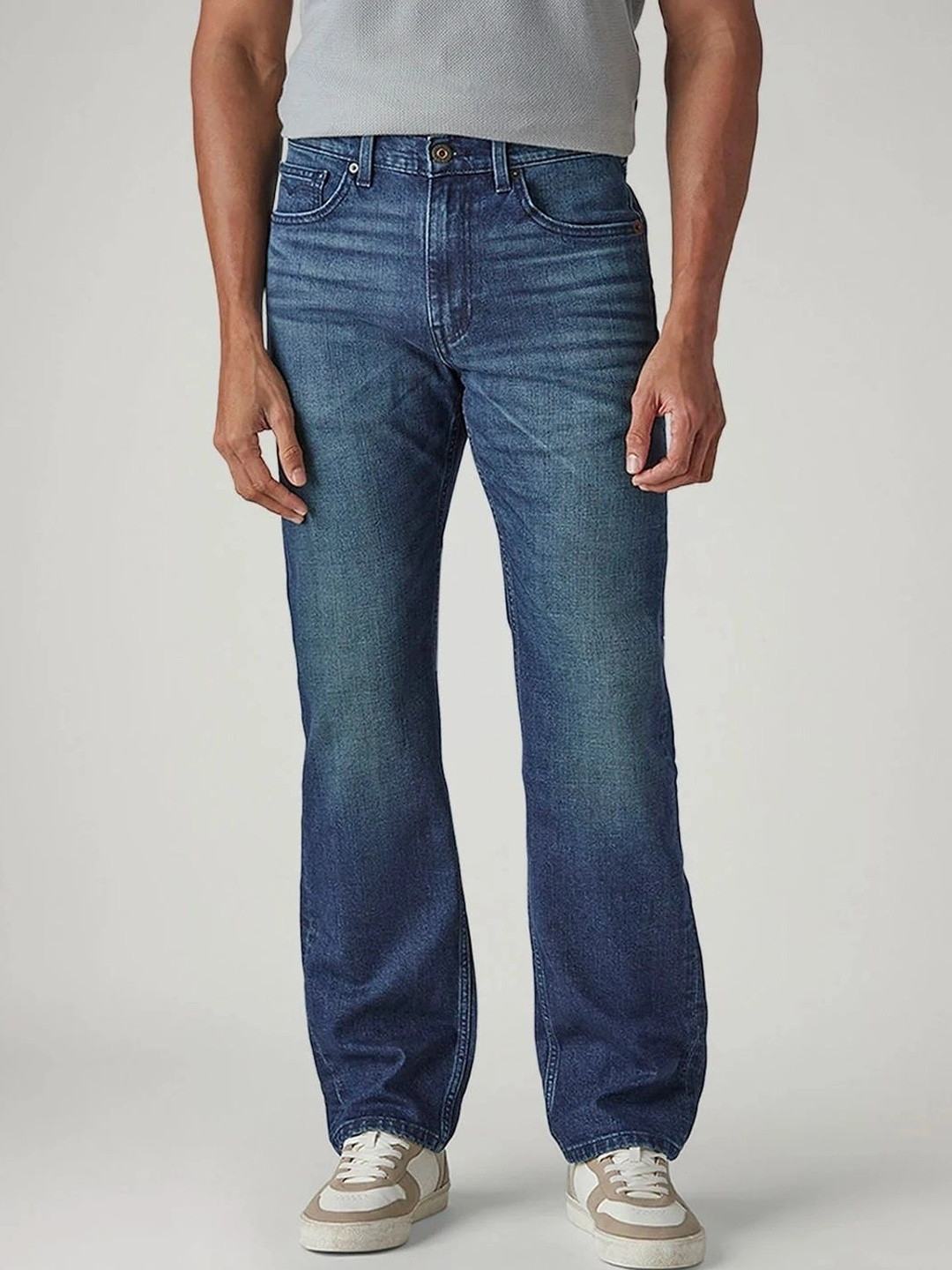 Levis Men Classic Straight Fit Mid-Rise Low Distress Light Fade Stretchable Jeans