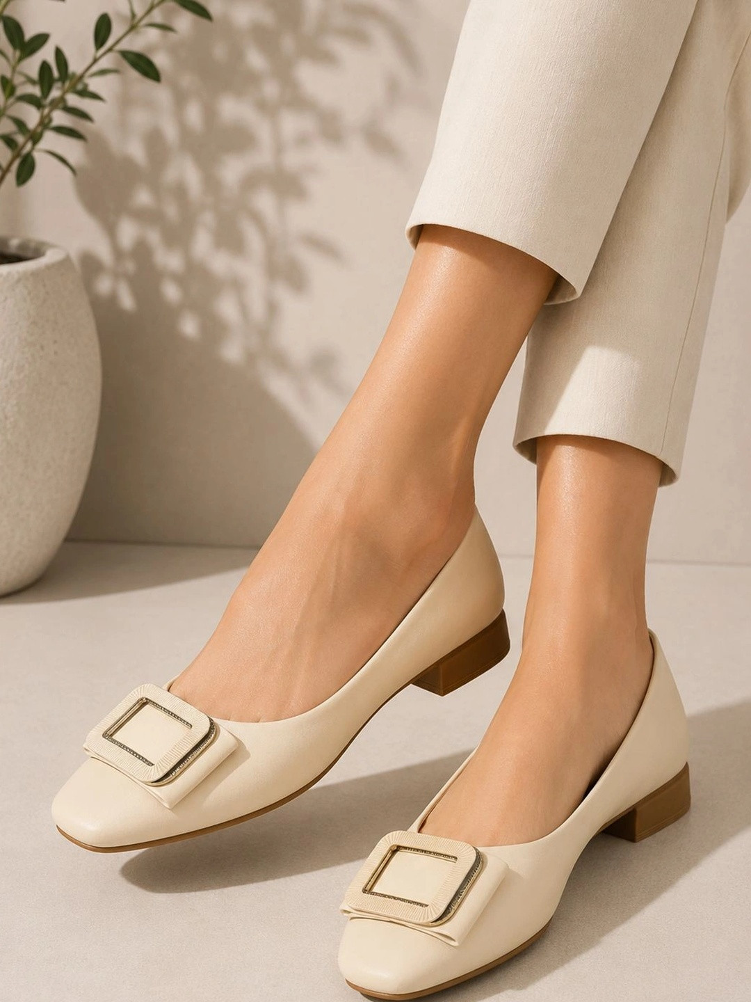 Beatnik Women Kitten Pumps with Closed Back