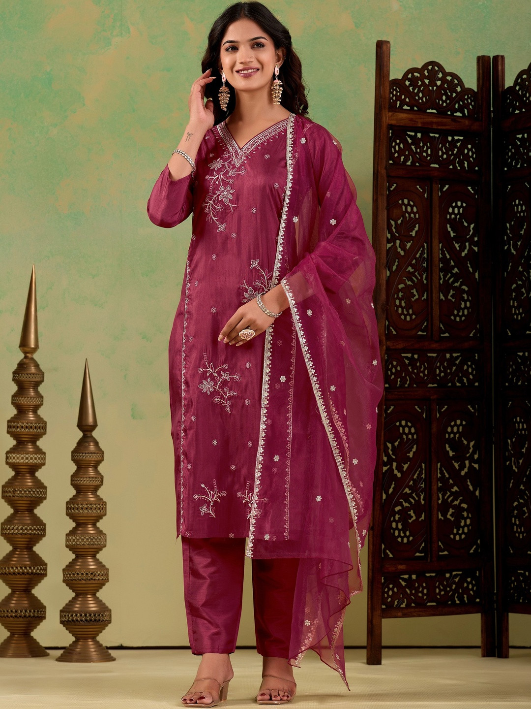 Klotden Women Ethnic Motifs Embroidered Regular Thread Work Kurta with Trousers & With Dupatta
