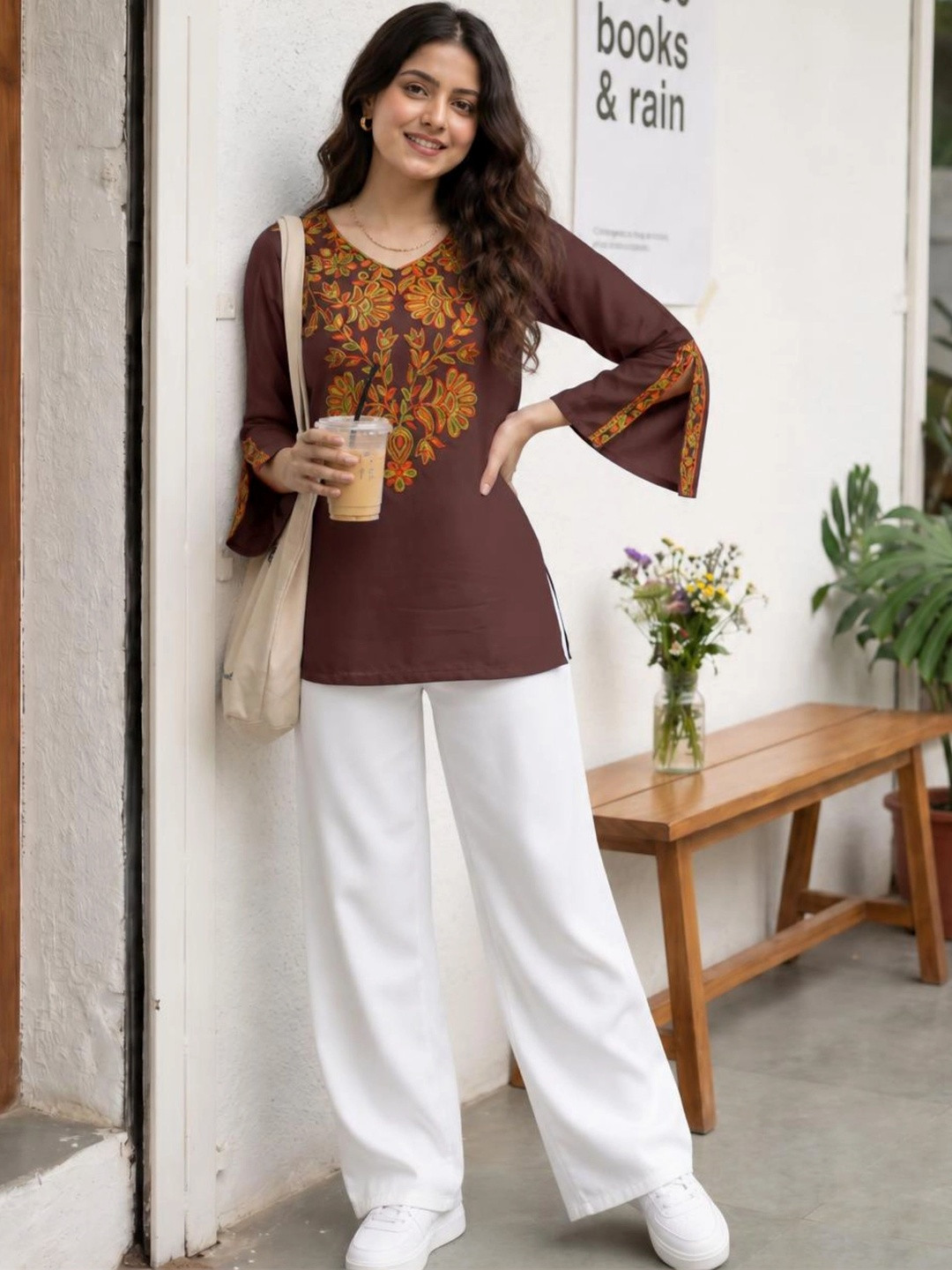 Youthnic Ethnic Motifs Embroidered V-Neck Flared Sleeves Thread Work Thread Work Kurti