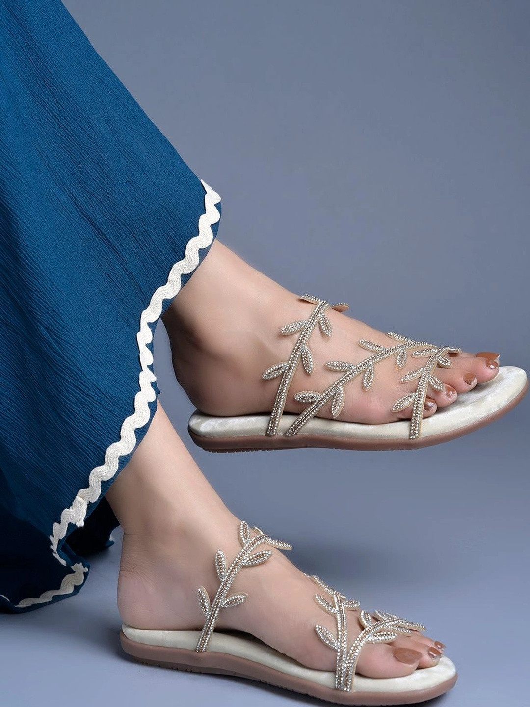 Shoetopia Women Embellished Party Open Toe Flats