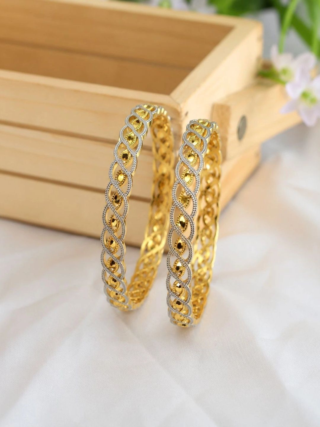 Zeraki Jewels Set of 2 Gold-Plated Bangles